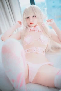 Bộ sưu tập ảnh gái xinh Hàn mặc nội y màu hồng gợi cảm